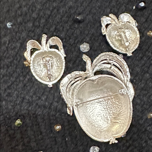 Sarah Coventry Silver Adam’s Delight 1961 Apple Vintage Brooch & Clip Earrings - Picture 8 of 9